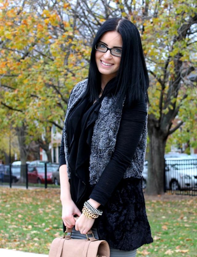 outfit-outfit-black-tunic-grey-skin-colete