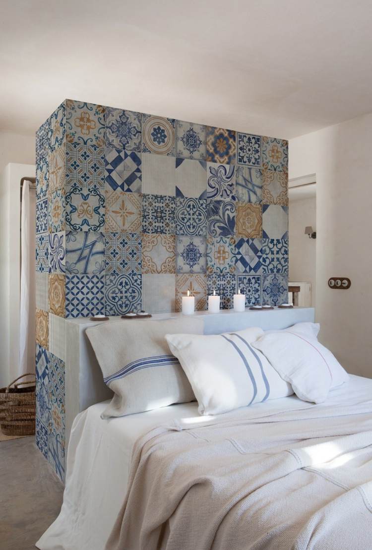 designer-papel de parede-quarto-patchwork-motivo-azul-ocre-amarelo-branco-roupa de cama-LAPISLAZZULO-Inkiostro-Bianco