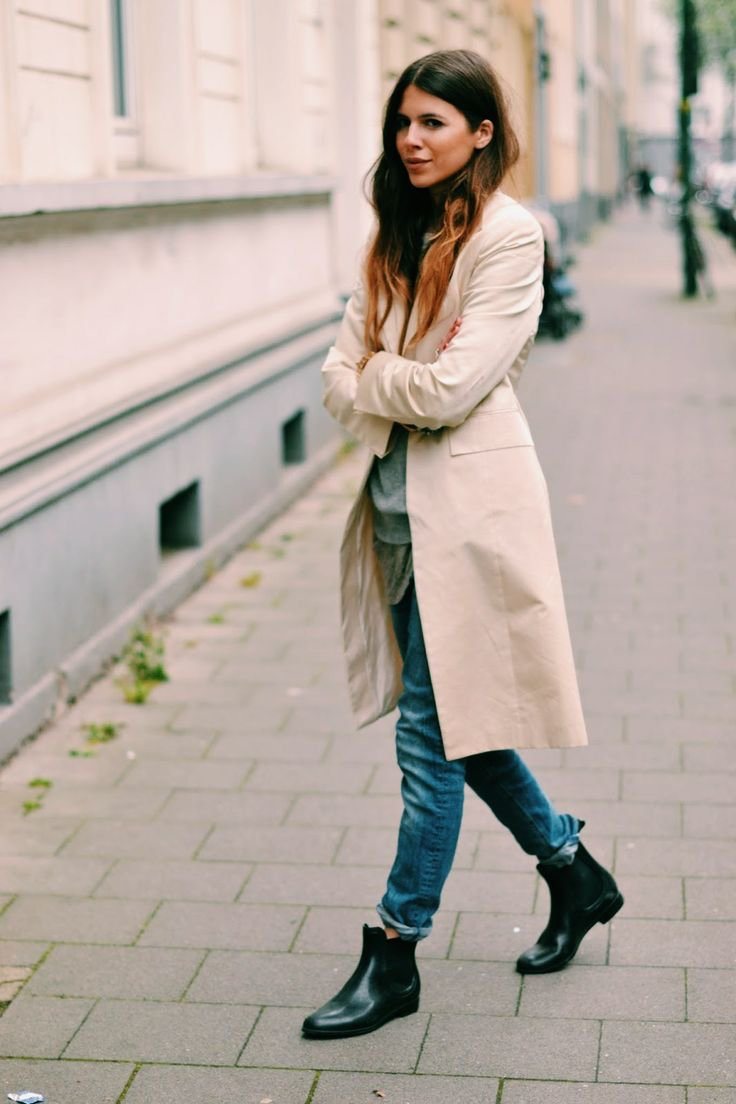 ankle-boots-flat-black-outfits-fashion-trench-coat-jeans