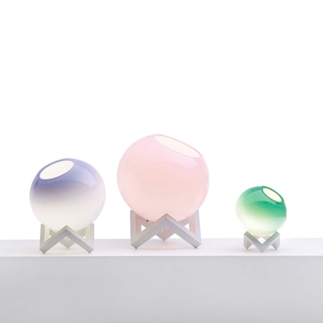 esférico-luzes-mesa-abajur-base-madeira-MCE-Note-Design-PER-USE