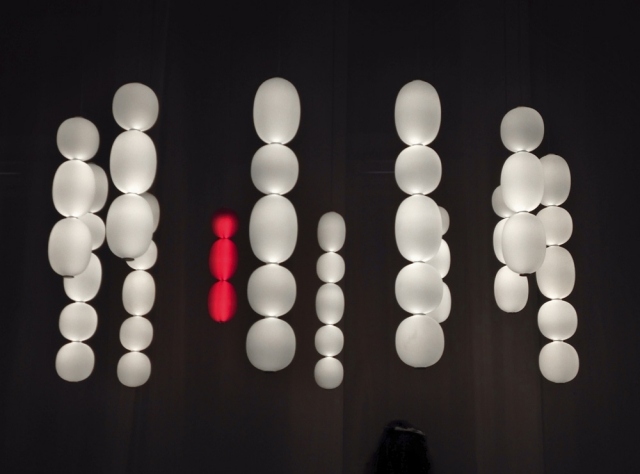 modular-pendurado-lâmpadas-branco-vermelho-design-grappa-lustre-Claesson-Koivisto-runa