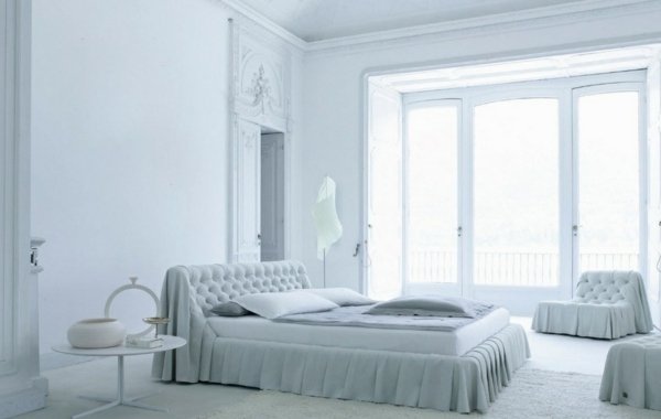 Quarto branco criado cama cinova