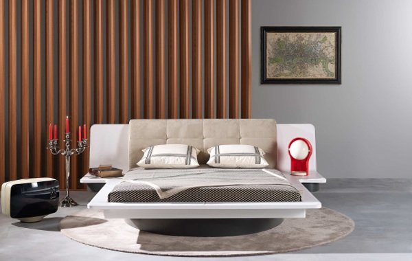 mesas de cabeceira integradas com cama de plataforma branca
