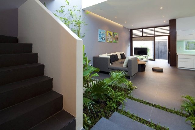 casa moderna interior jardim azulejos palmeiras área de estar
