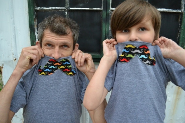Bigode-Motivos-Coloridos-Engraçados-Idênticos-Camisetas-para-Pai-Filho