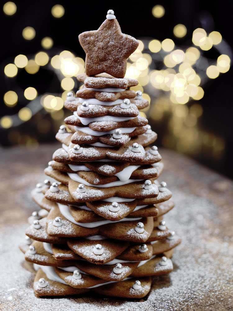 Biscoitos de gengibre. empilhando uma em cima da outra linda árvore de Natal 3D