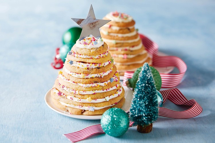 Árvore de Natal 3D feita de biscoitos redondos de pérolas de açúcar para decoração