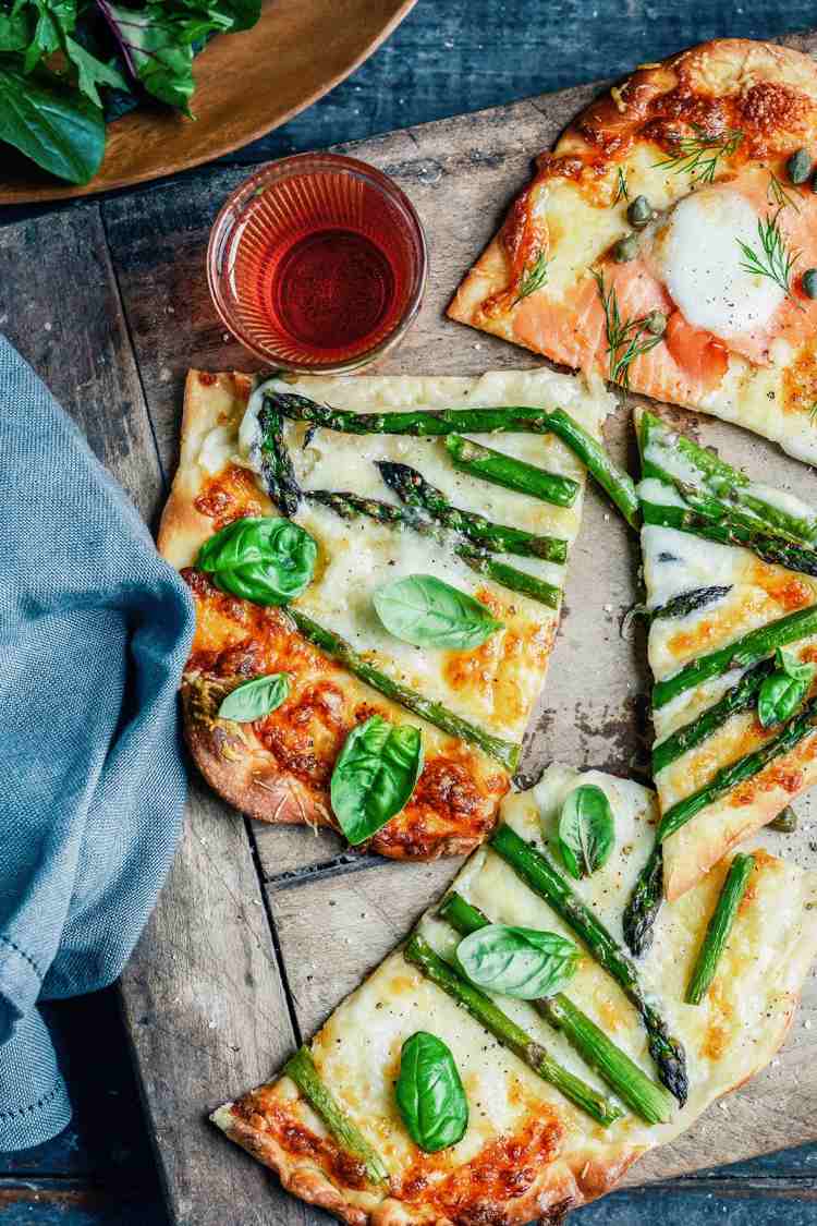 tarte flambée-massa-receitas-vegetarianas-aspargos-cobertura-ideias