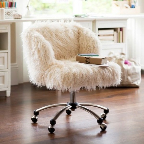 Cadeira de escritório com rodízios, design aconchegante e calor, aparência de pelo de fios macios
