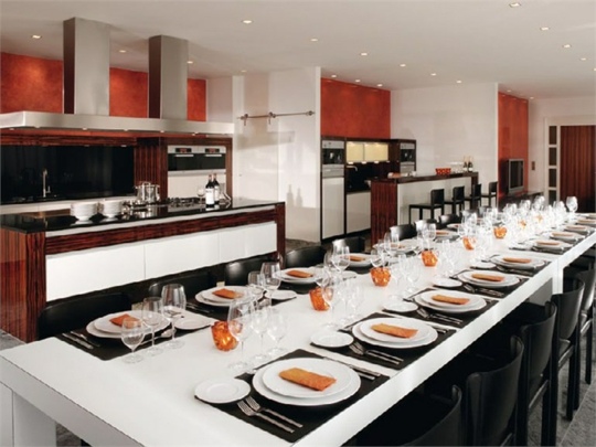 paredes grandes-modernas-cozinha-vermelhas
