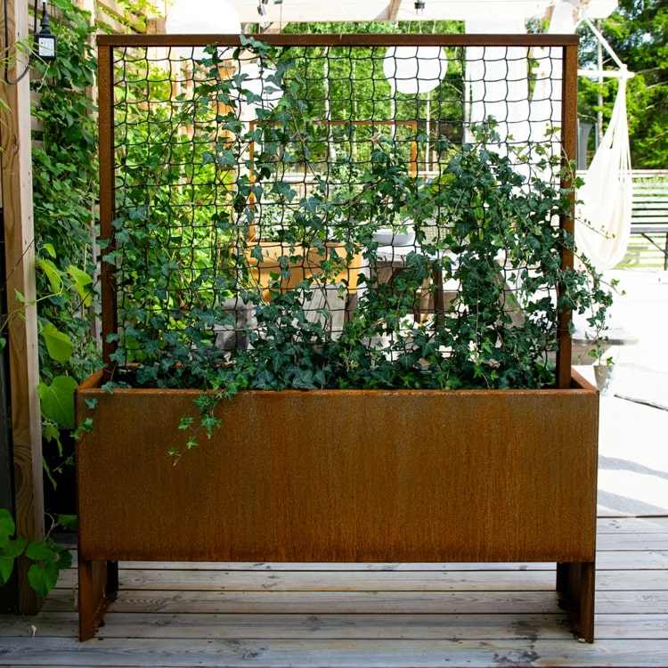 Tela de privacidade prática para plantio - canteiro elevado Corten com tela de arame para plantas trepadeiras