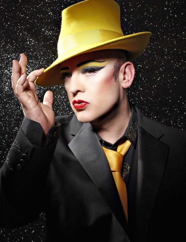 Chapéu amarelo estilo Boy George Dicas de maquiagem para fantasias de Halloween