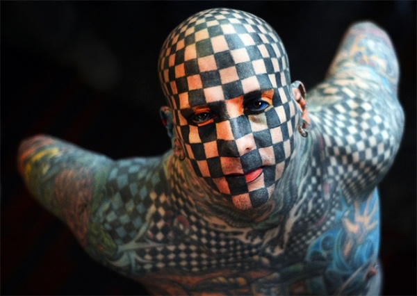 Tatuagens de Matt Gone-Tabuleiro de xadrez-Idéias para maquiagem-Festa assustadora de Halloween