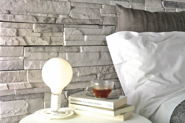quarto-moderno-parede-azulejos-pedra natural-aparência-cinza claro
