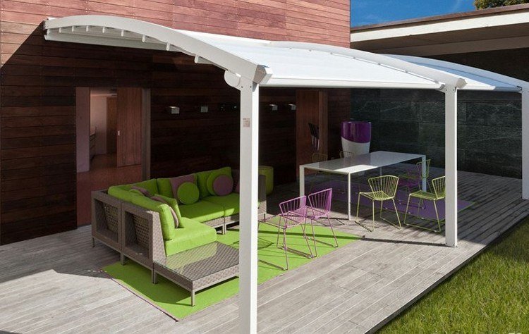 moderno-pérgula-alumínio-branco-proteção solar-terraço-PERGOTENDA-FLUX-Corradi
