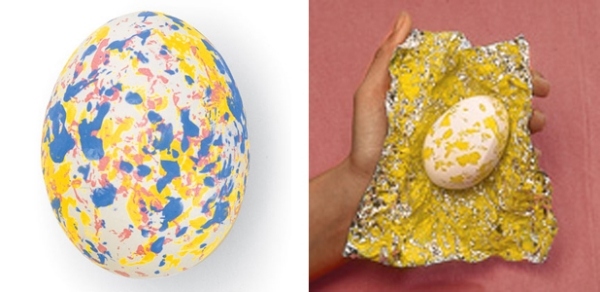 Folha de alumínio manchada de ovo de Páscoa - técnica de coloração de ovo de Páscoa - com tintas acrílicas