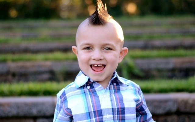 extravagante-punk-penteado-para-meninos-estilizado-moderno