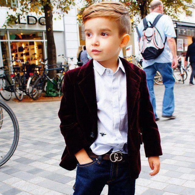 estilo chique-mais-comprido-top-cabelo-nas-laterais-atrás-curto