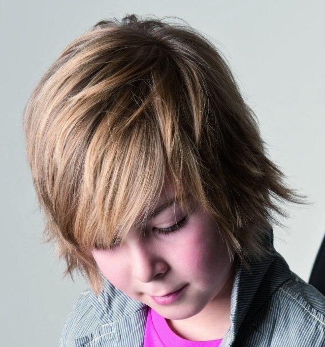 garotos-ótimo-penteado-com-penteado-aberto-casual-cabelo