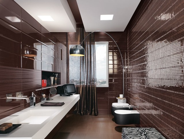 banheiro-ideias-revestimento de parede-mosaico-azulejos-superfície vidrada-marrom-pura