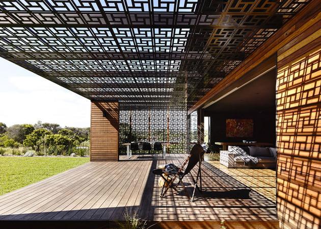 terraço coberto madeira formas geométricas luz jogo sombra
