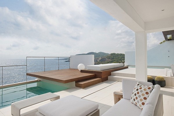 terraço ideias piscina móveis brancos piso de cerâmica vista para o mar