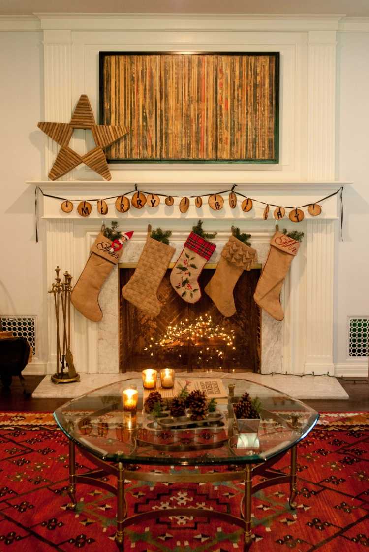 ideias natal decoração lareira meias linho vidro mesa guirlanda