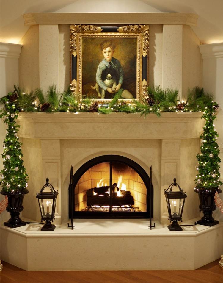 ideias decoração de natal guirlanda abeto verde elegante lareira lanternas