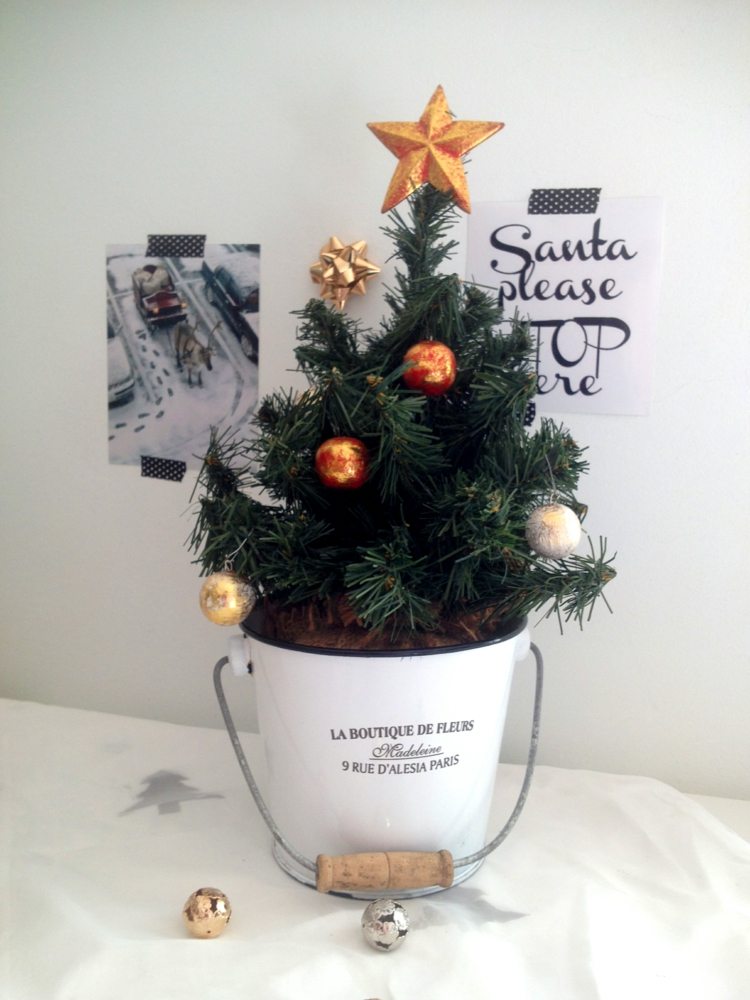 idéias de decoração de natal balde de árvore de natal branco laranja joias
