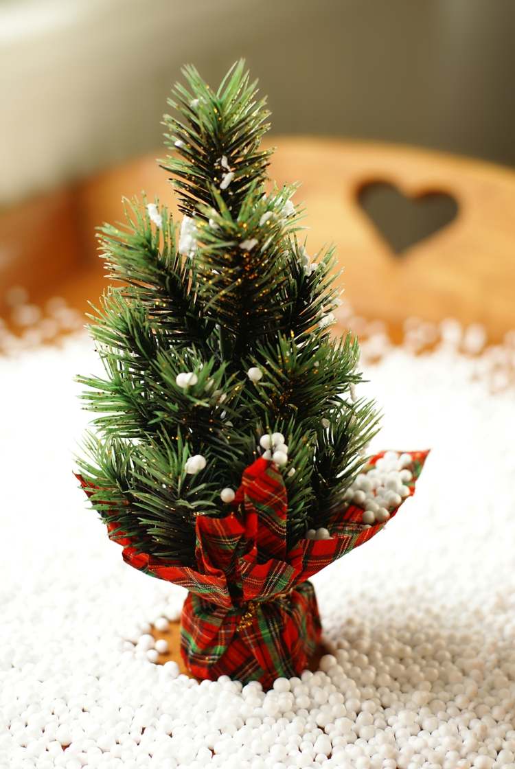 ideias decoração de natal árvore de natal mini tecido embalagem xadrez vermelho verde