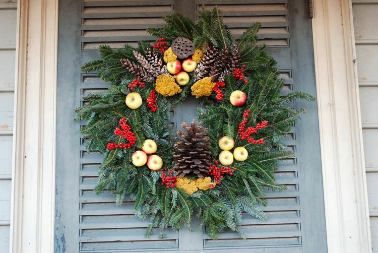 ideias decoração de natal janela grinalda pinhas persianas abeto