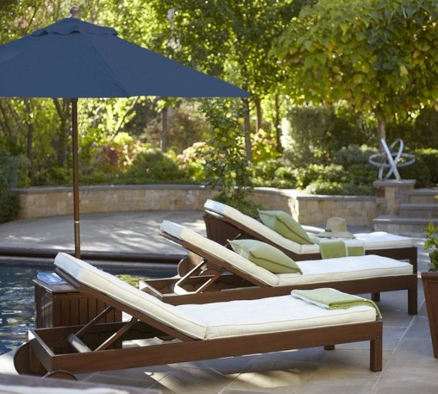 espreguiçadeiras de madeira piscina terraço configurar almofadas de estofamento branco-azul