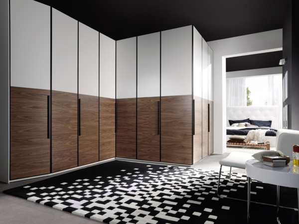 retangulares-curvas-armário-com-aparência-de-madeira-e-superfície-branca-mate-carpete-preto-quadrado-elementos