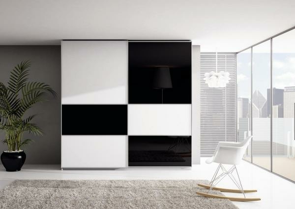 Quarto-armário-painéis preto e branco