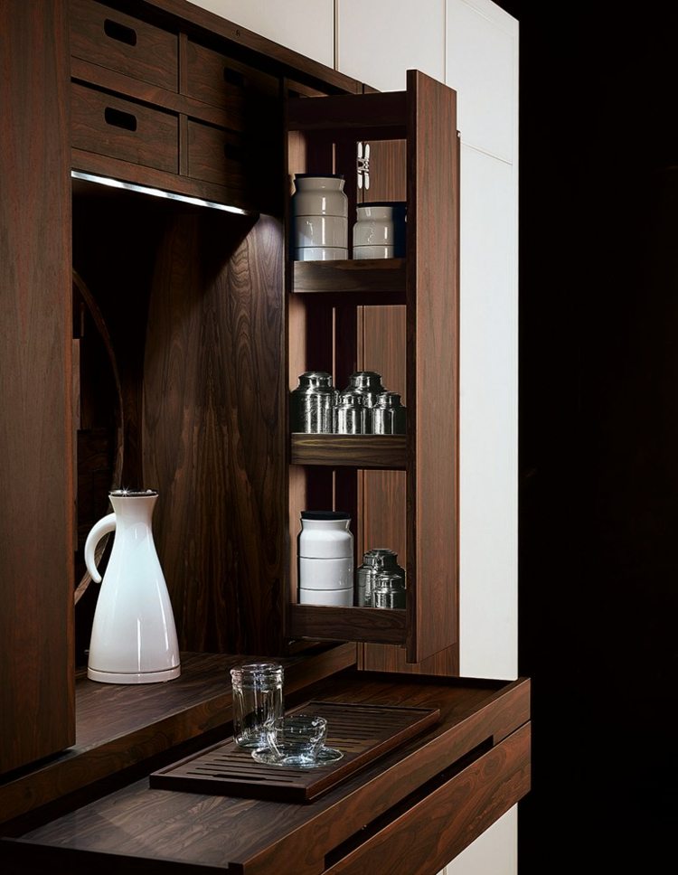 cozinhas modernas embutidas-frentes de laca branca-madeira-marrom-escuro-armário-gavetas-farmácia-armário