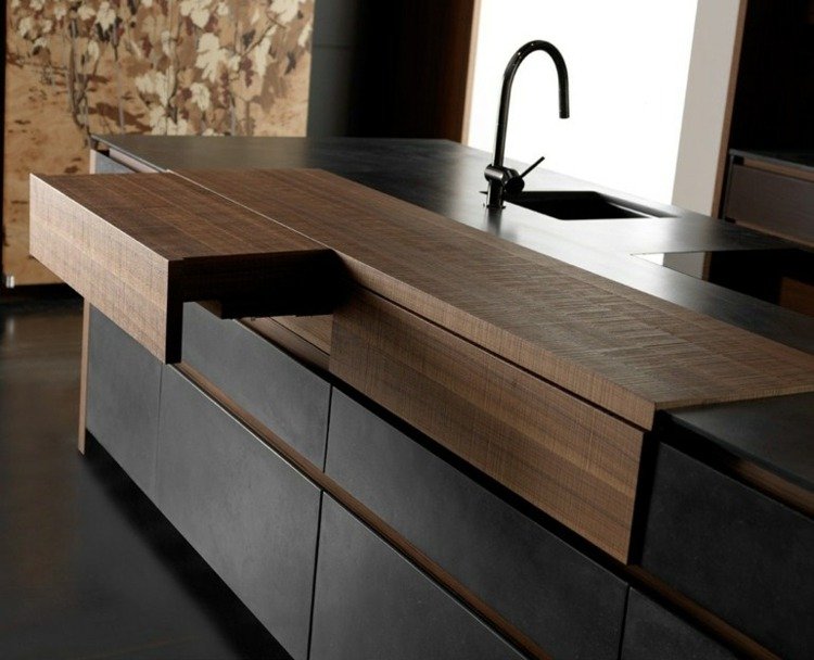 cozinha moderna embutida-fino-concreto-escuro-frentes-sem manivela-bancada-estruturada-madeira-pia-encaixes