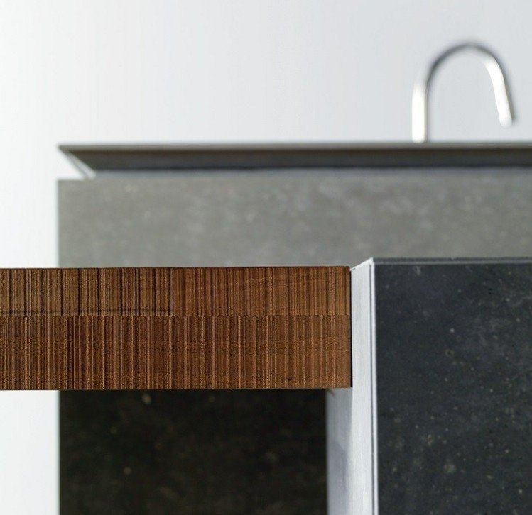 cozinha moderna embutida-fino-concreto-madeira-estruturado-bordas-chanfradas