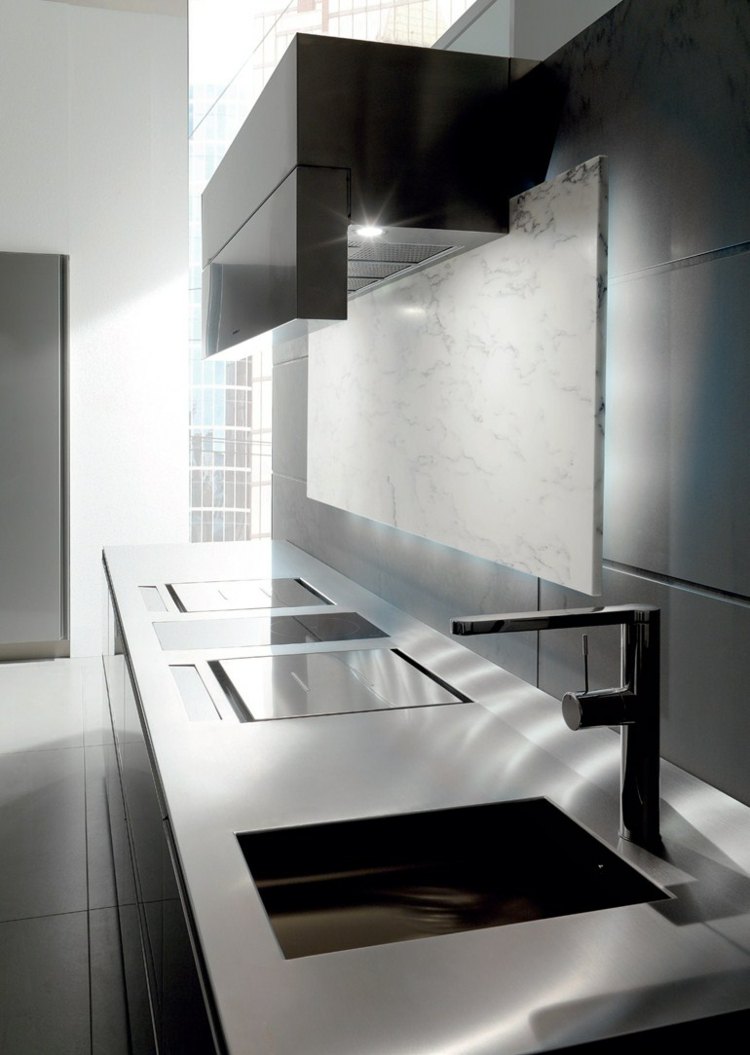 moderna-embutida-cozinha-mármore-cozinha-parede-iluminação-bancada-pia-torneira-fogão elétrico