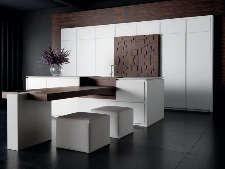 cozinha moderna equipada ilha laca branca frentes madeira marrom escuro armário mesa de jantar móveis banquinhos