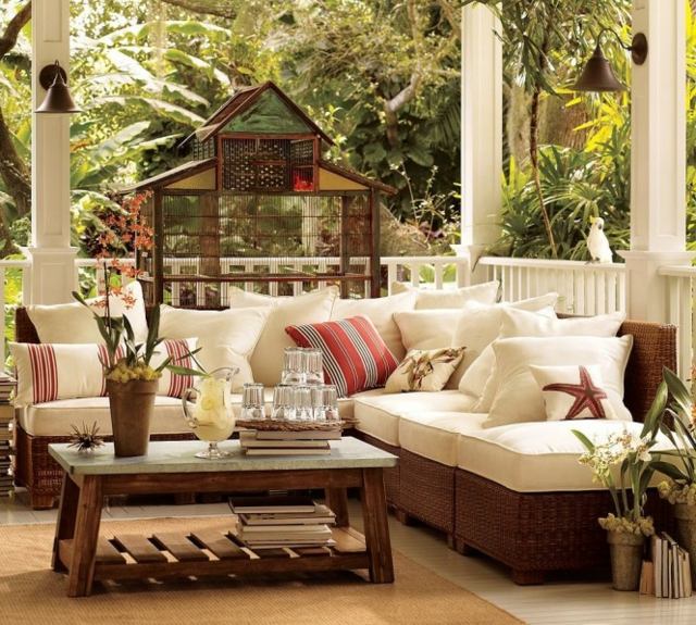 Móveis estofados com design de jardim, mesa de madeira, gaiola para pássaros