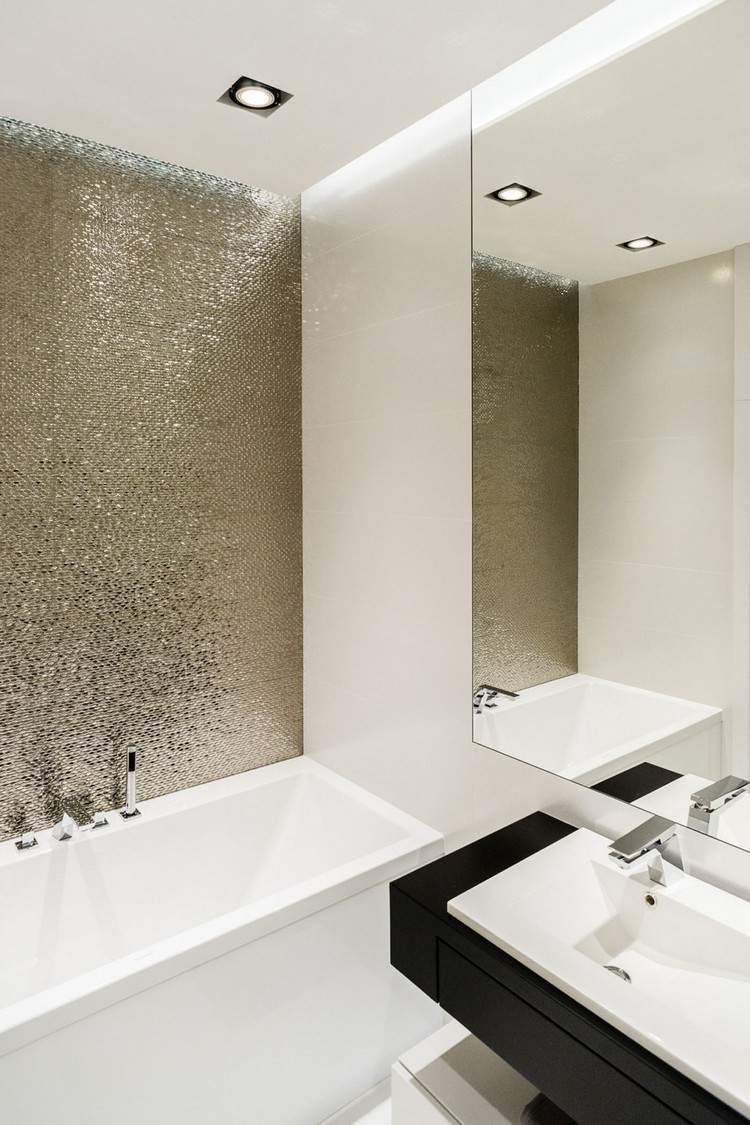 ideias-móveis-modernos-banheiro-teto suspenso-azulejos de mosaico dourados