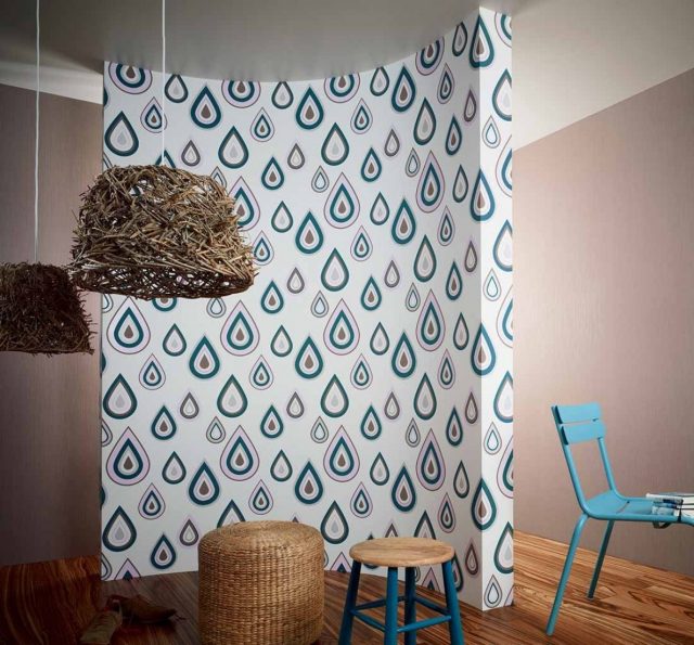 ideias de papel de parede de sala de estar padrão gota branca marilis azul