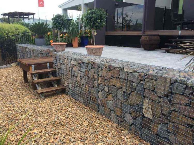 Muro de contenção-jardim-gabiões-terraço-cascalho