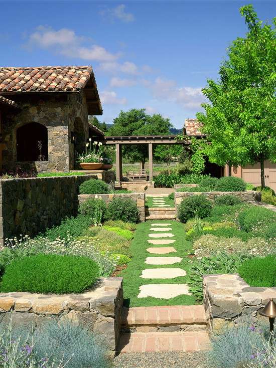 Reforços de encosta Caminho de jardim estilo casa de campo de pedra aterro