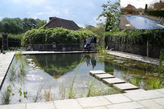 Construir jardins de lagoas orgânicas perto de ladrilhos naturais