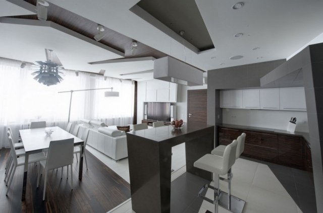 apartamento moderno, piso de madeira, branco puro, área de estar aberta, design de teto