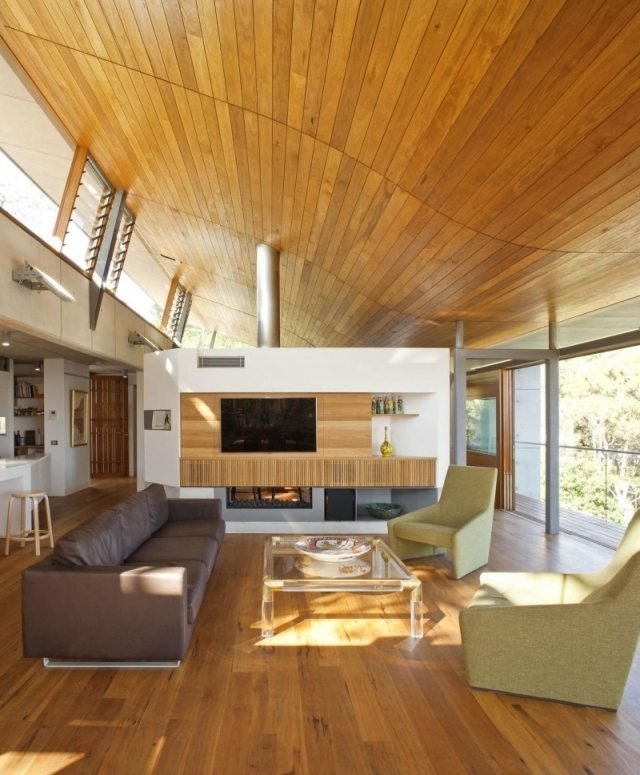 projeto do teto da sala de estar revestimento de madeira em forma de onda inclinada do telhado