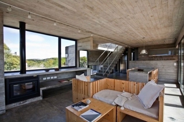 casa de praia cozinha aberta móveis de concreto exposto painéis de teto