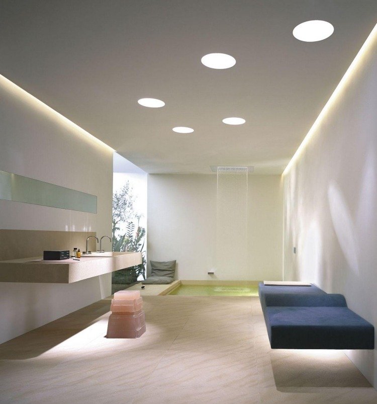 Teto suspenso -decoração-iluminação indireta-banheiro-bem-estar-branco-minimalista