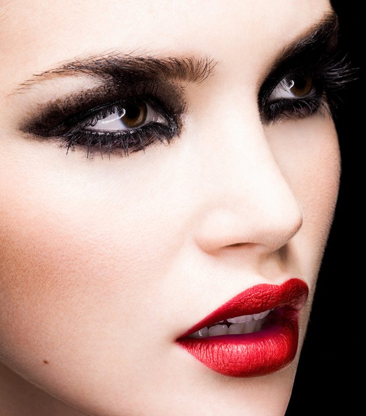 Maquiagem de baile -dramatic-smokey-eyes-red-lips